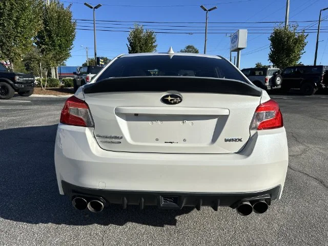 Used 2018 White Subaru  image 25