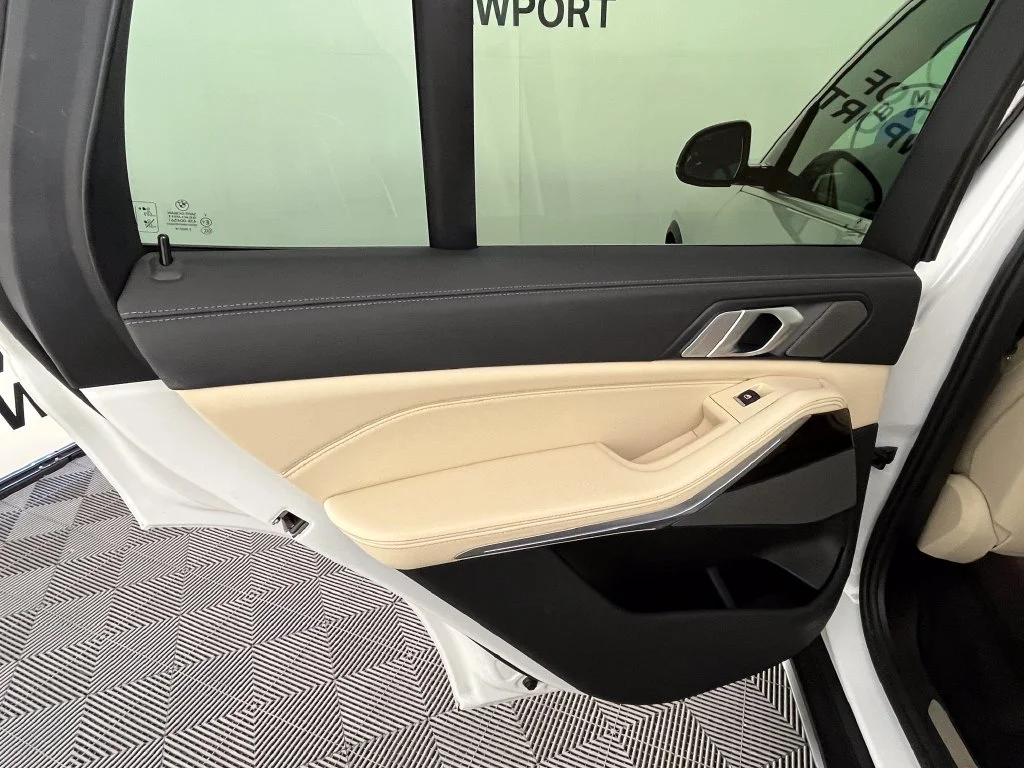 Used 2021 White Metallic BMW xDrive40i image 23