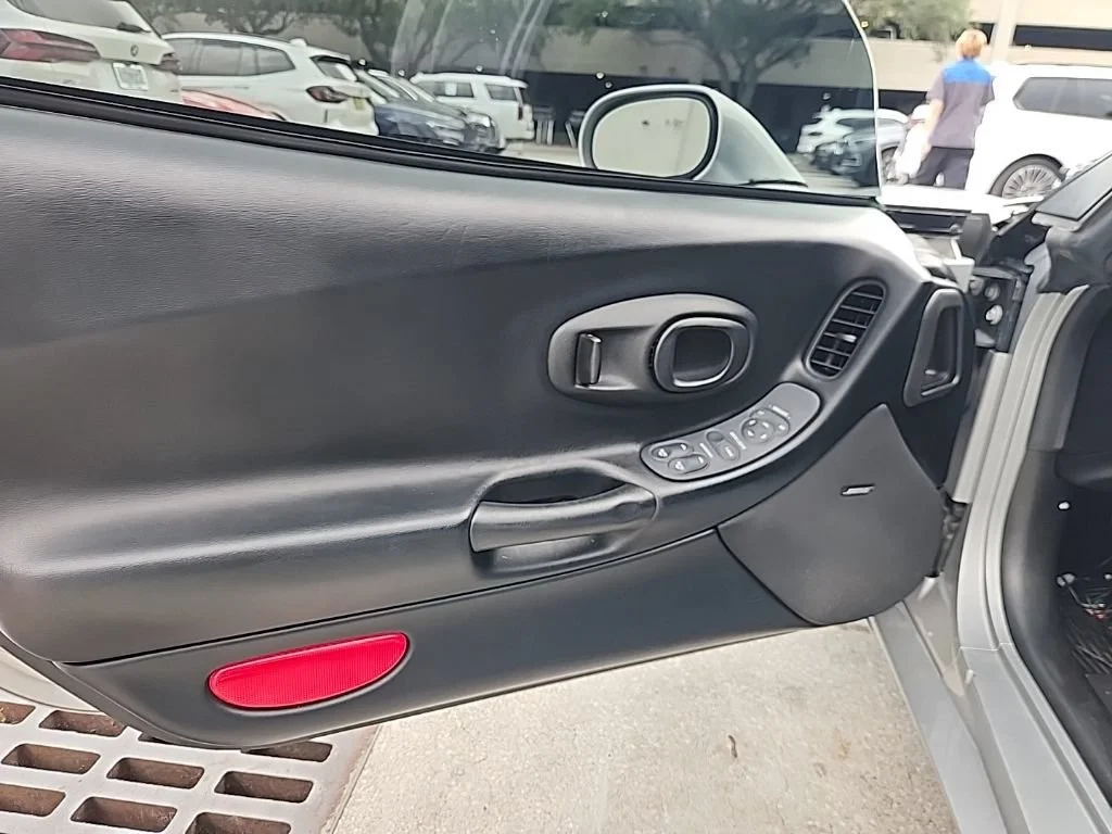 Used 1997 Sebring Silver (Met) Chevrolet Base image 5