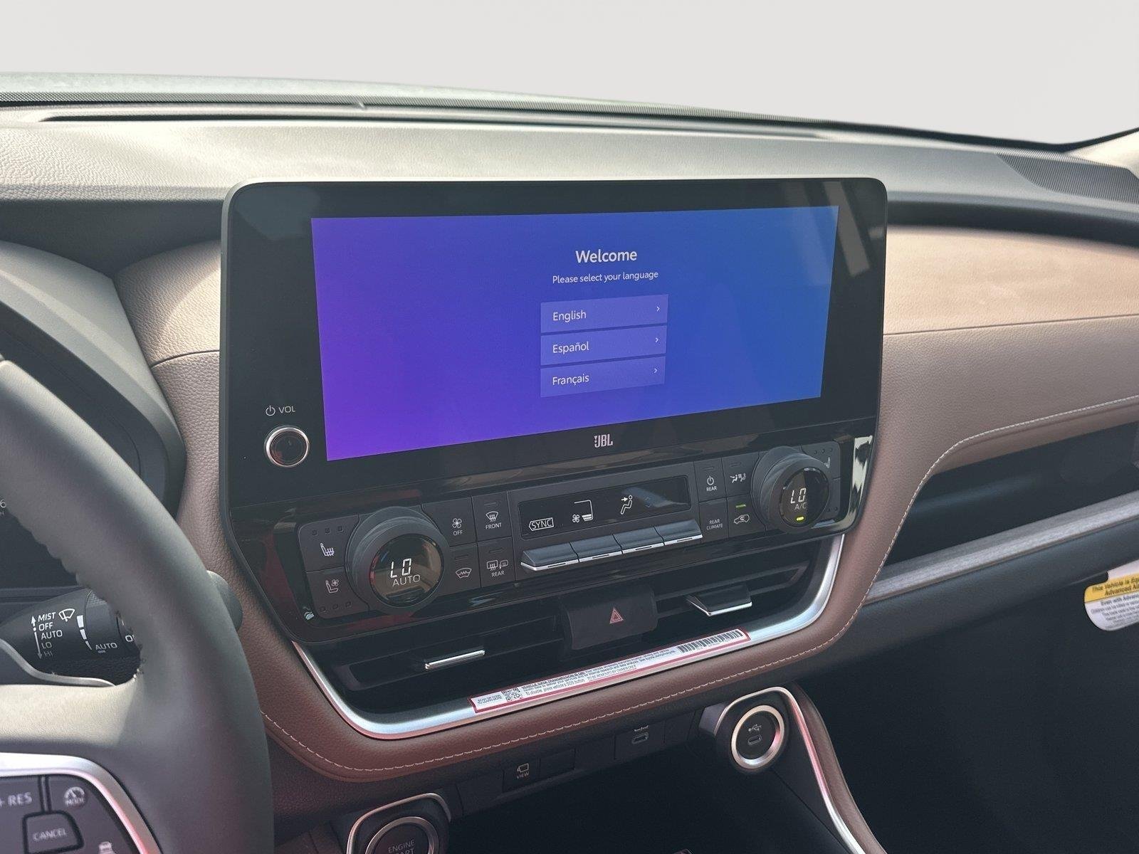 New 2026 Wind Chill Pearl <sup>1</sup> Toyota  Platinum image 16