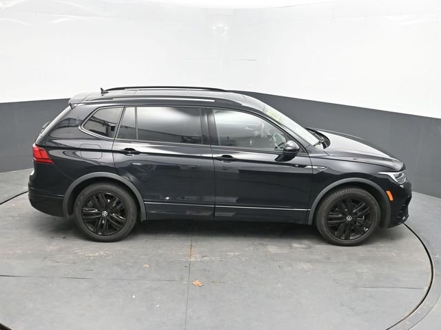 Used 2022 Black Volkswagen 2.0T SE R-Line Black image 24