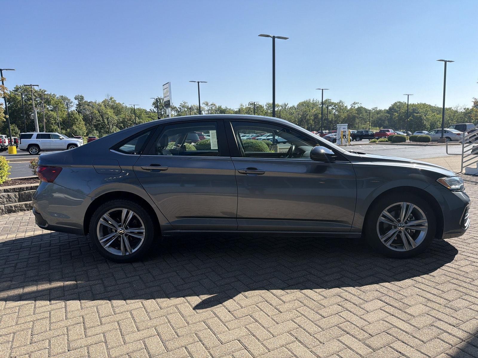 Used 2024 Pyrite Silver Metallic Volkswagen SE image 6