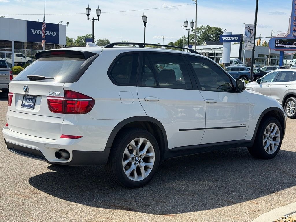 Used 2011 White BMW xDrive35i image 25