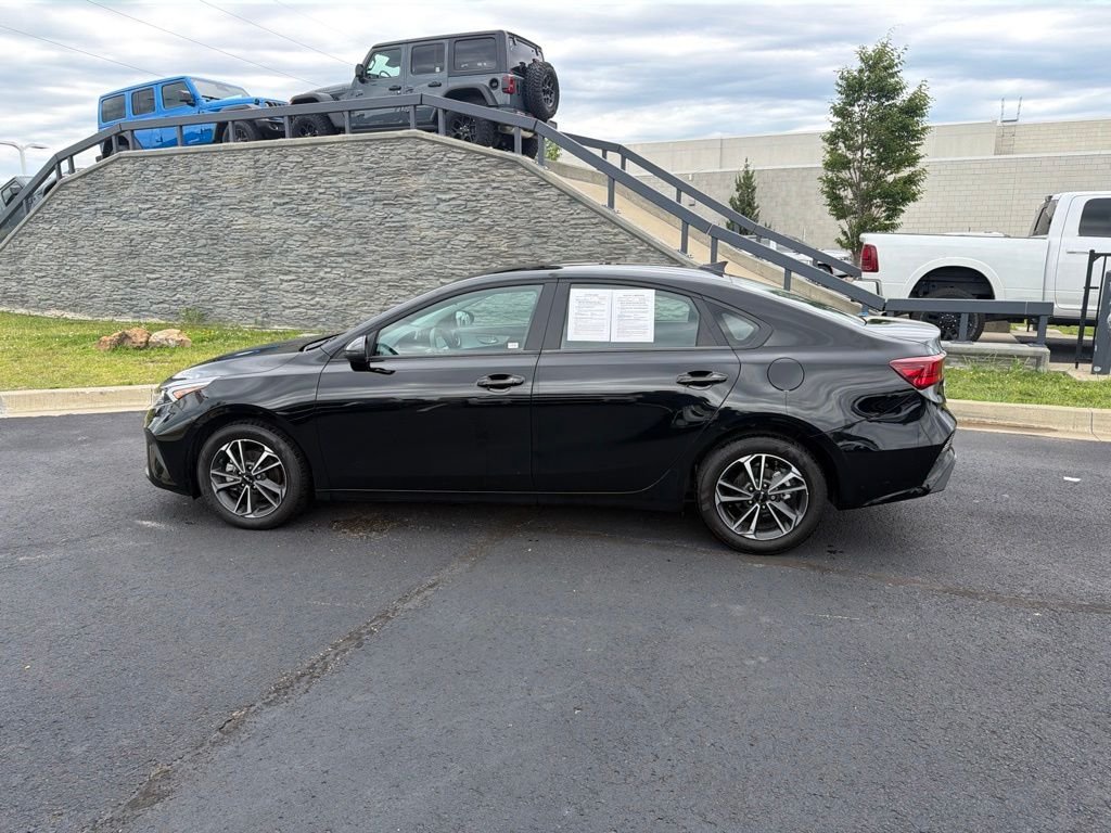 Used 2024 Black Kia LXS image 4