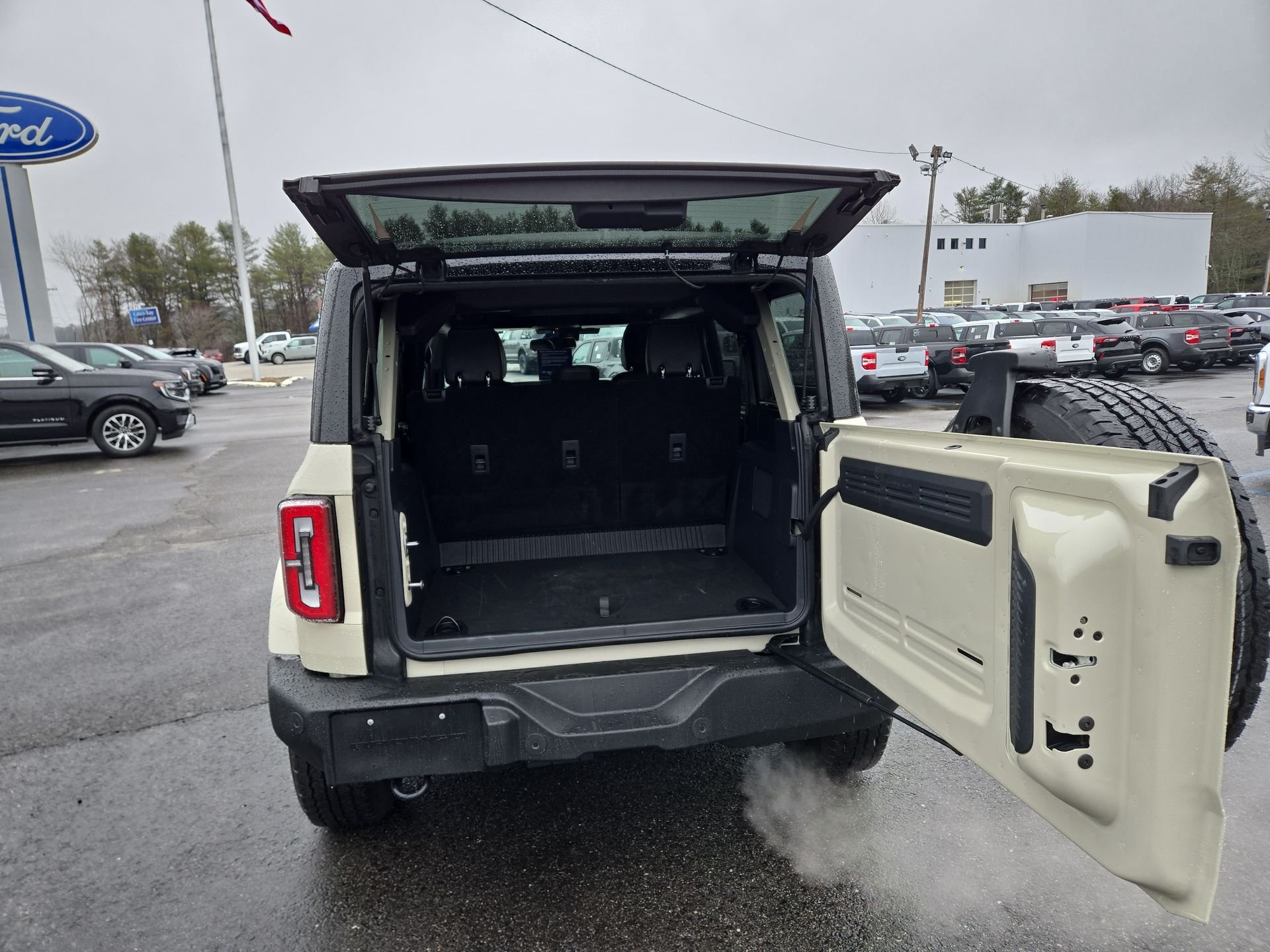 View vehicle photo 3