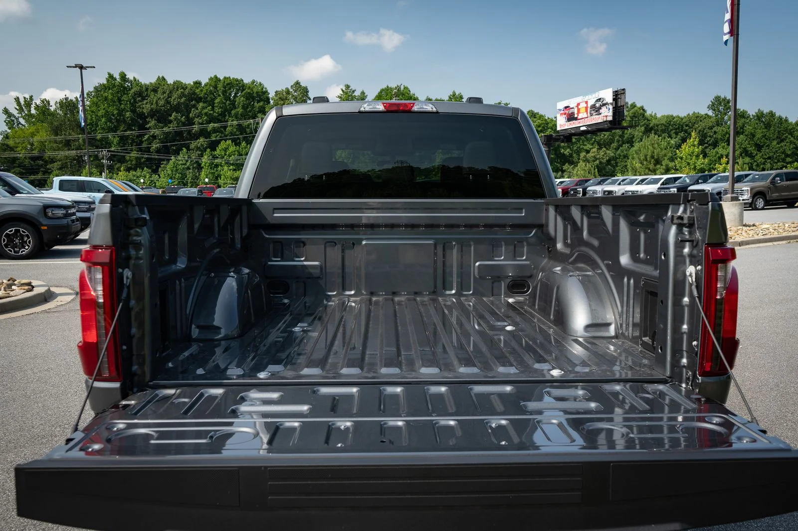 New 2026 Carbonized Gray Metallic Ford XLT image 9