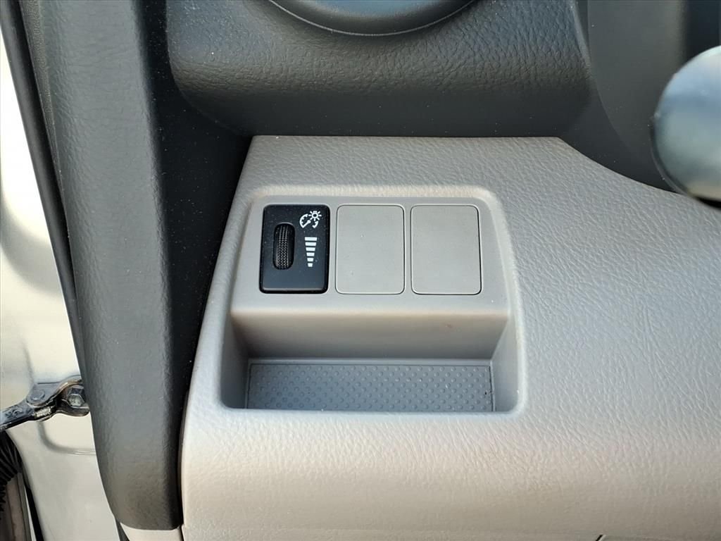 Used 2006 Silver Toyota Base image 19