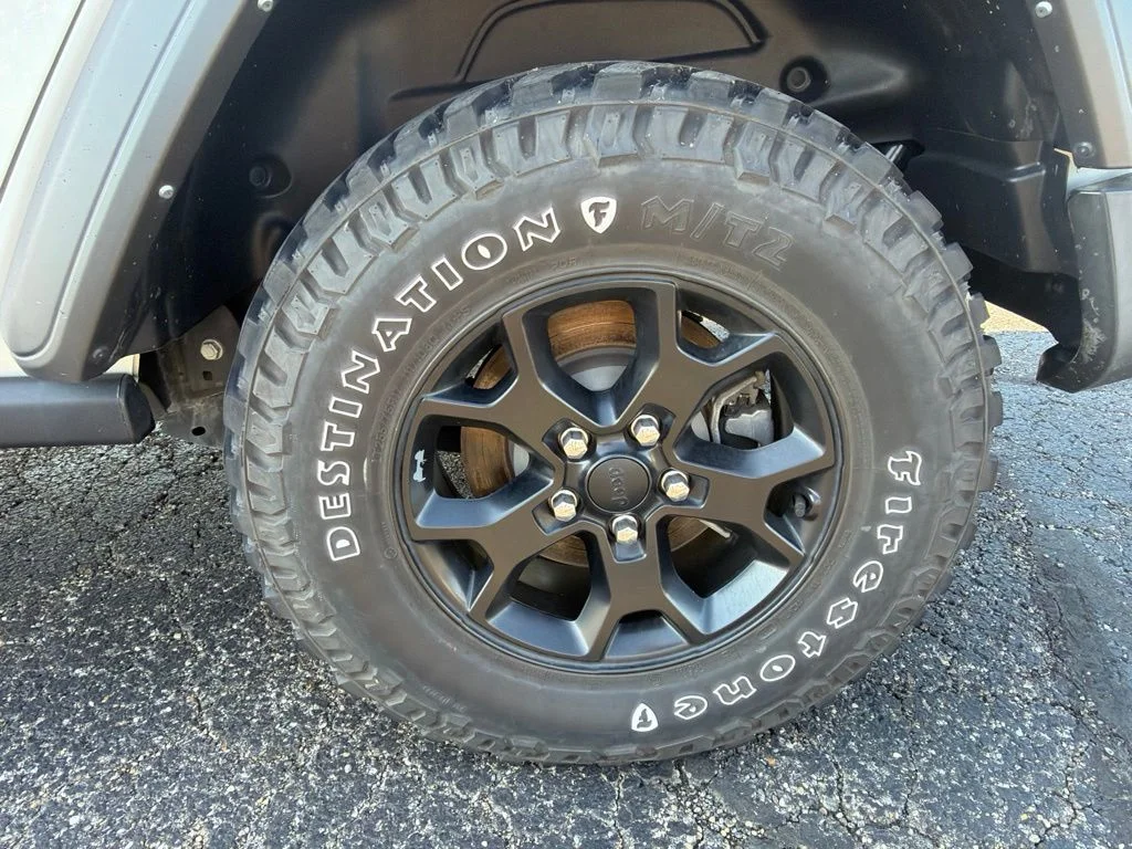 Used 2023 White Jeep Sport image 14