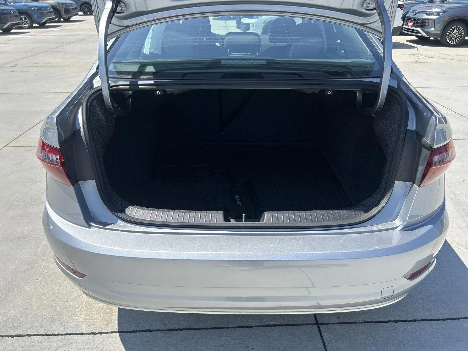 Used 2021 Pyrite Silver Metallic Volkswagen S image 9