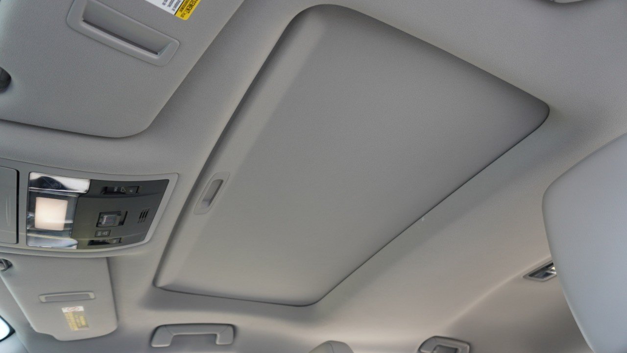 Used 2022 White Lexus RX 350 image 28