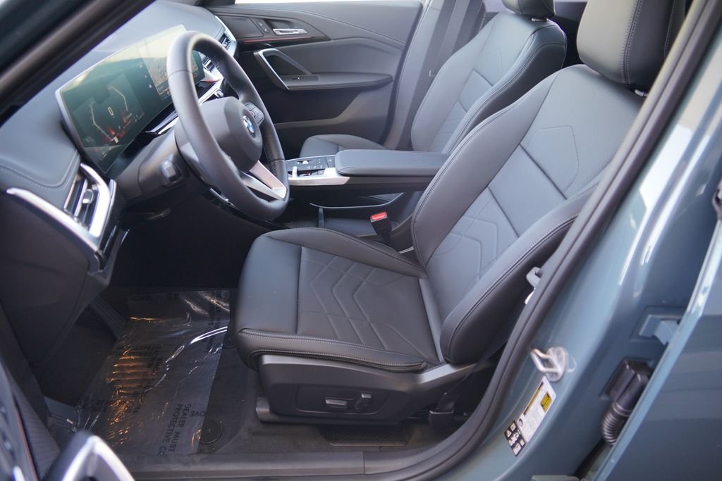 New 2026 Cape York Green Metallic BMW xDrive28i image 10
