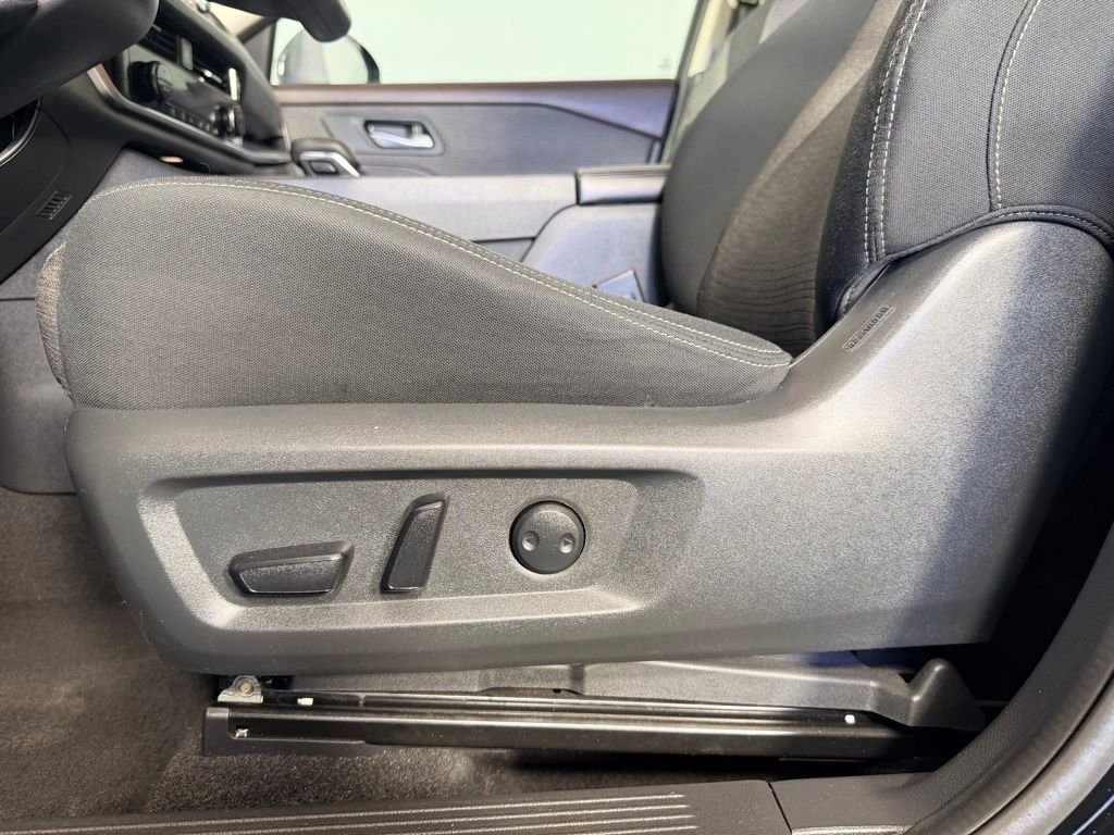 Used 2021 Black Nissan SV image 26