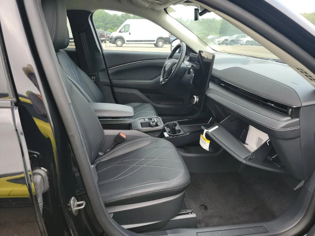 Used 2025 Black Ford Select image 3