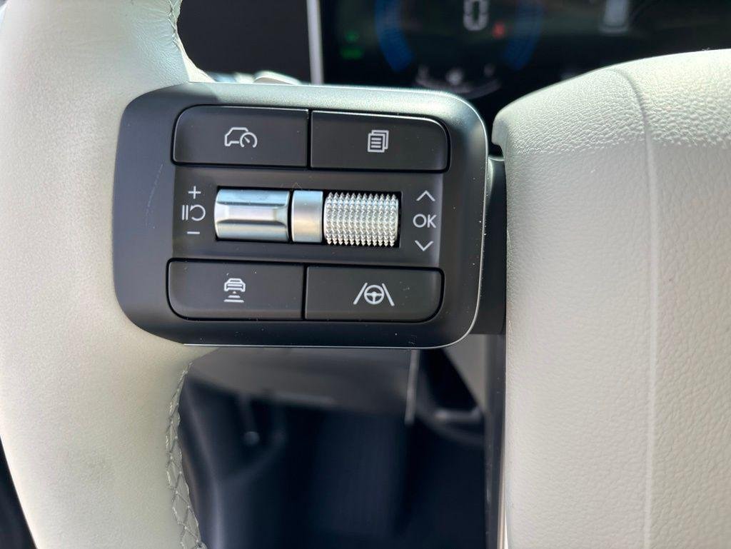 New 2026 White Hyundai SE image 21