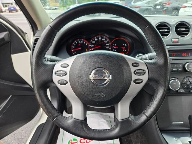 Used 2009 White Nissan 2.5 S image 30