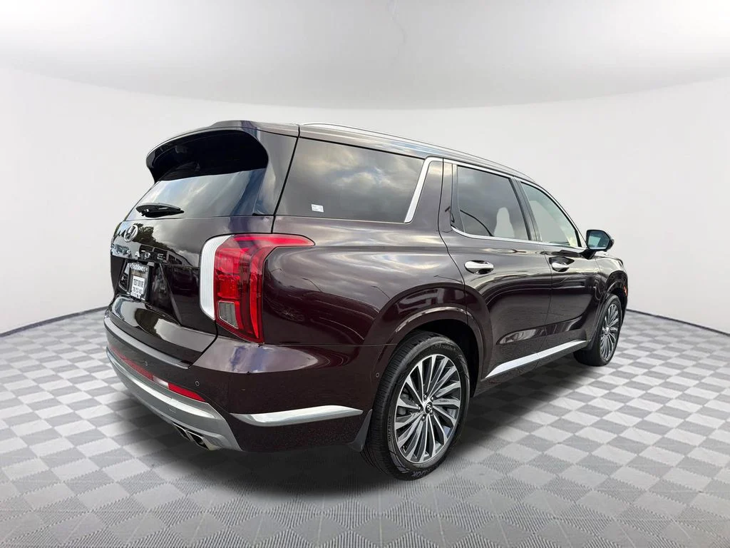 Used 2025 Red Hyundai Calligraphy image 5