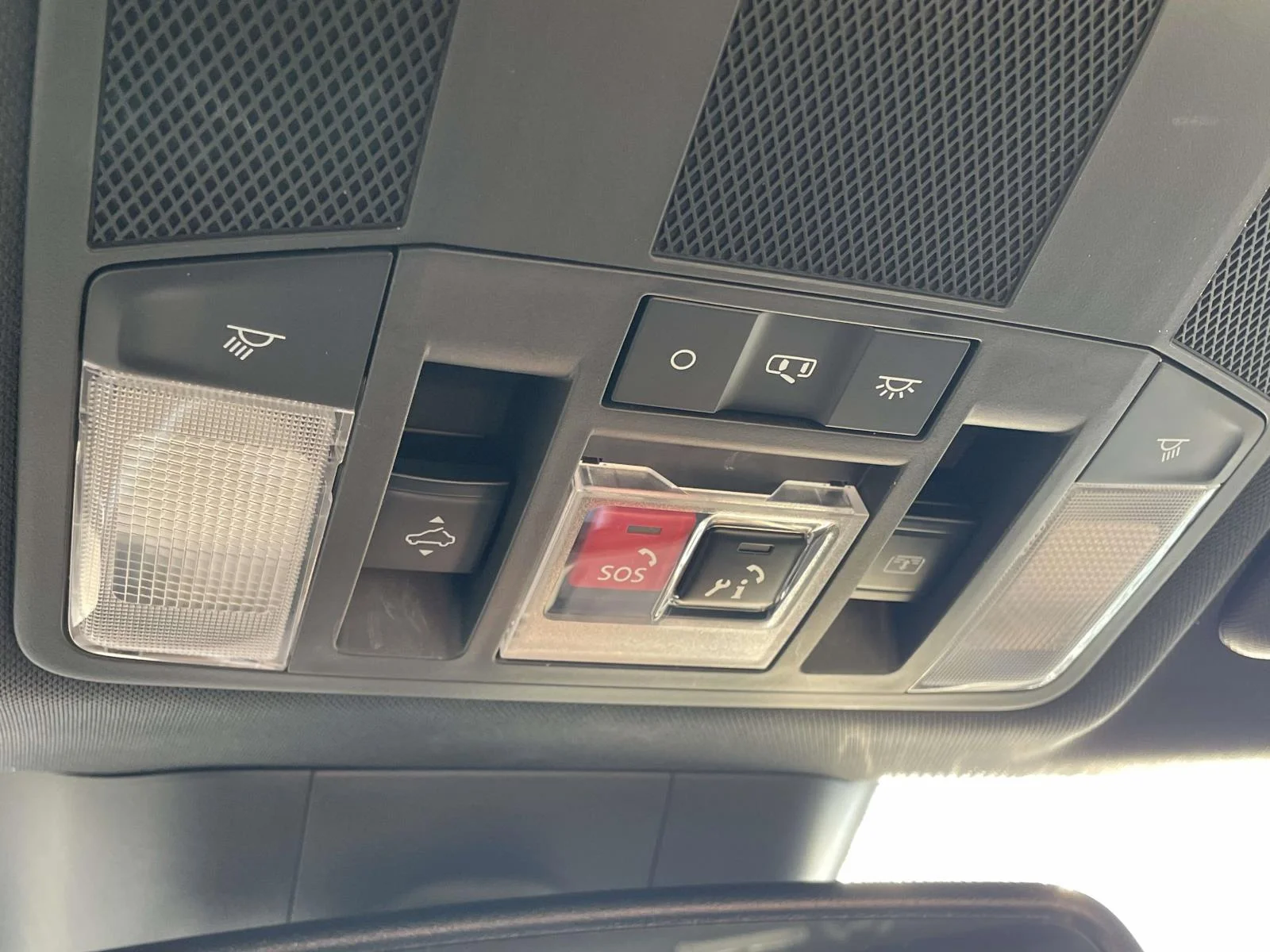 Used 2024 Mercury Gray Metallic Mitsubishi SEL image 22