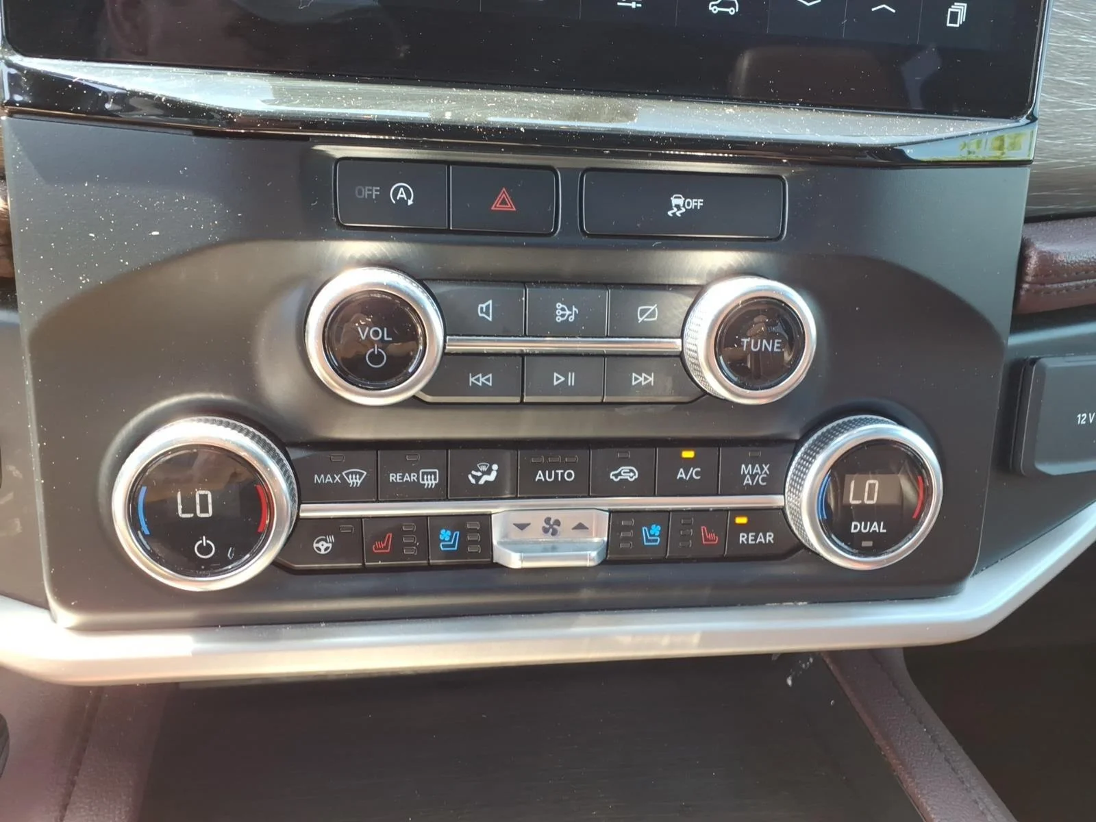 Used 2024  Ford Limited image 27