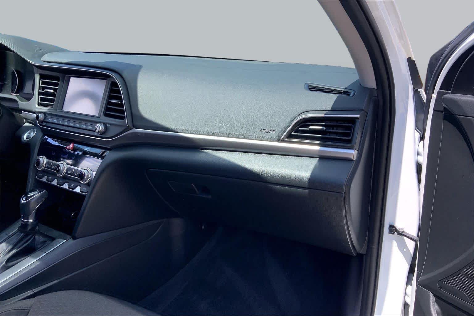 Used 2019 Quartz White Pearl Hyundai Value Edition image 18