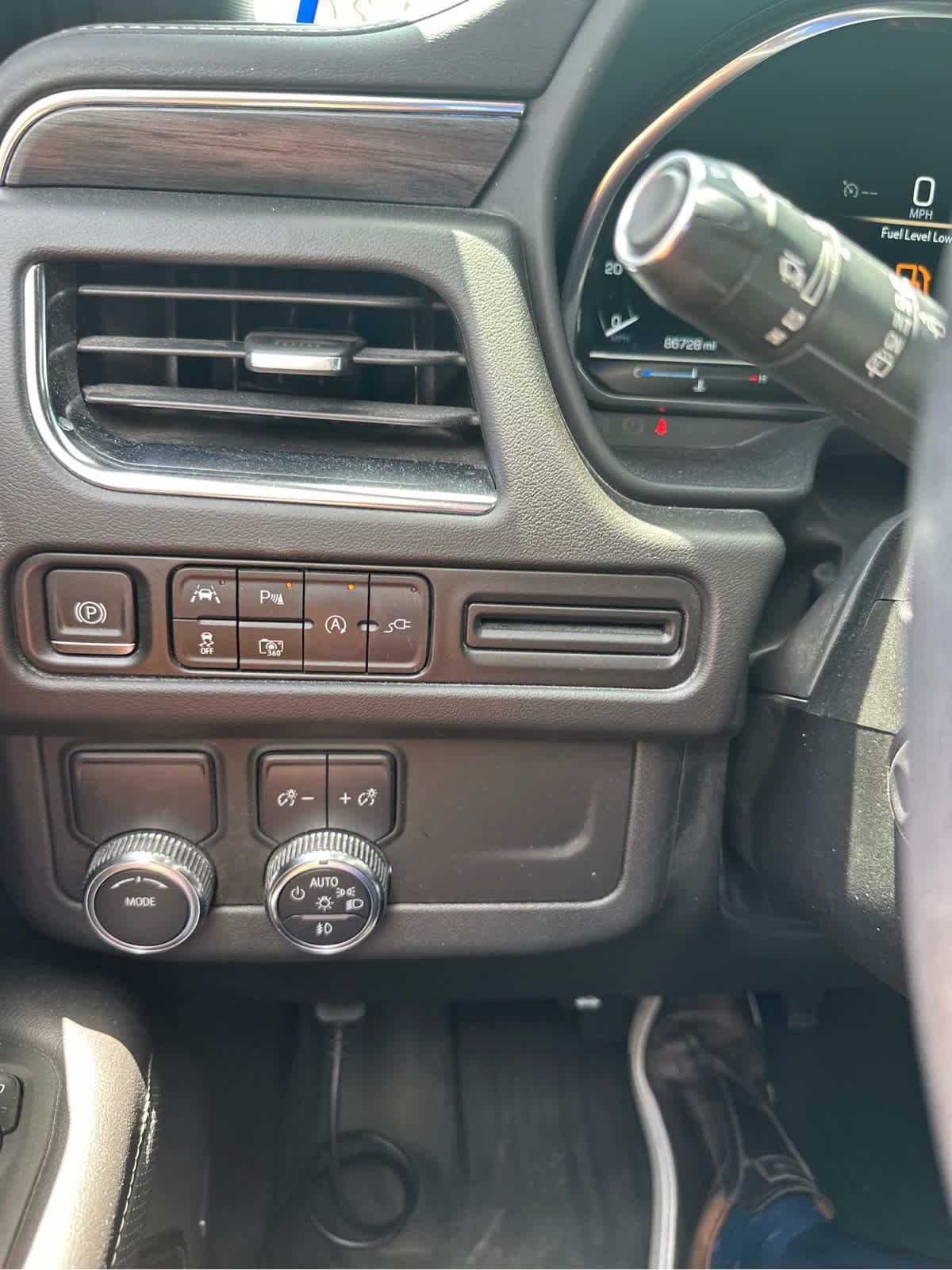 Used 2022 White Frost Tricoat GMC SLT image 26