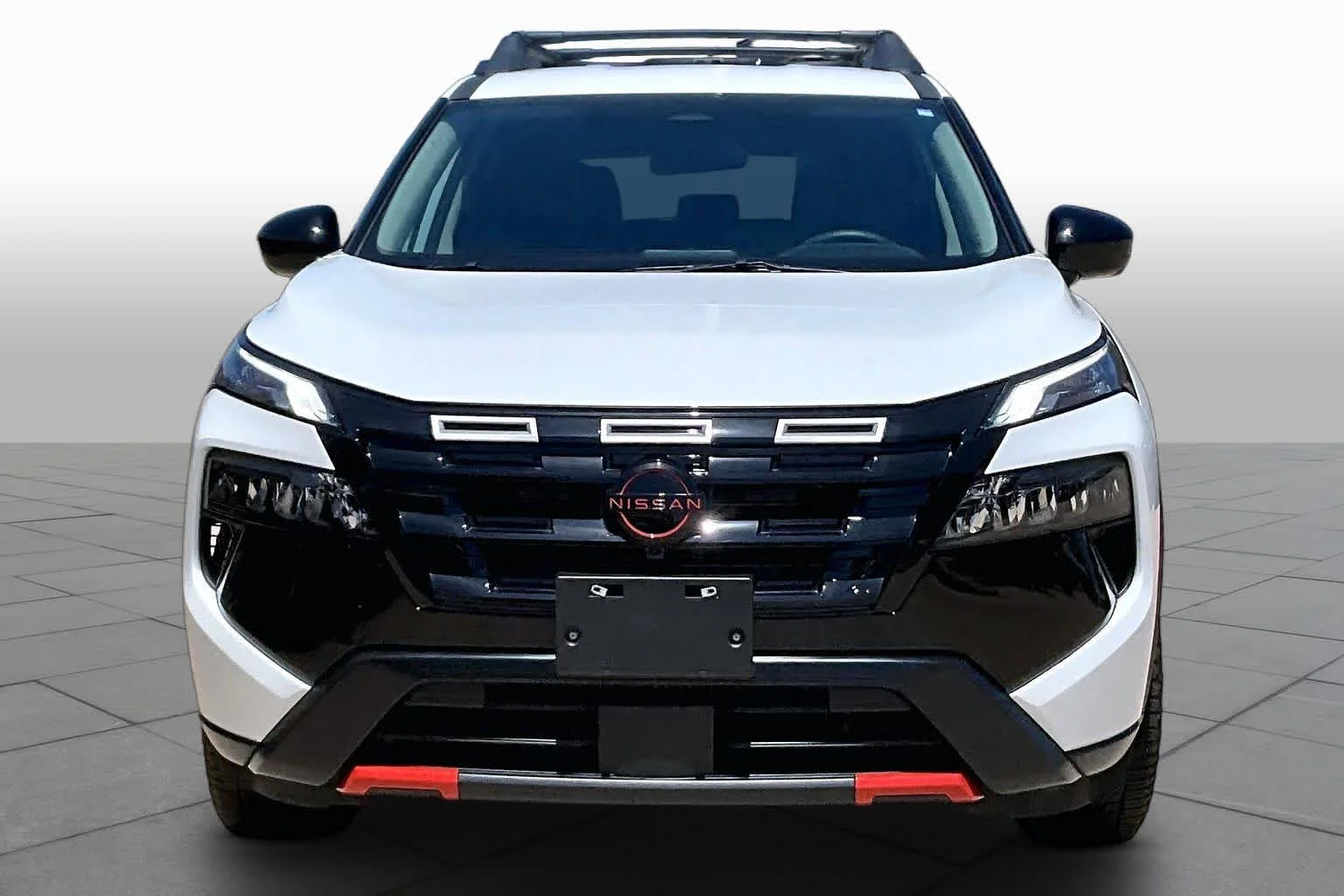 Used 2025 Everest White Pearl Nissan Rock Creek image 4