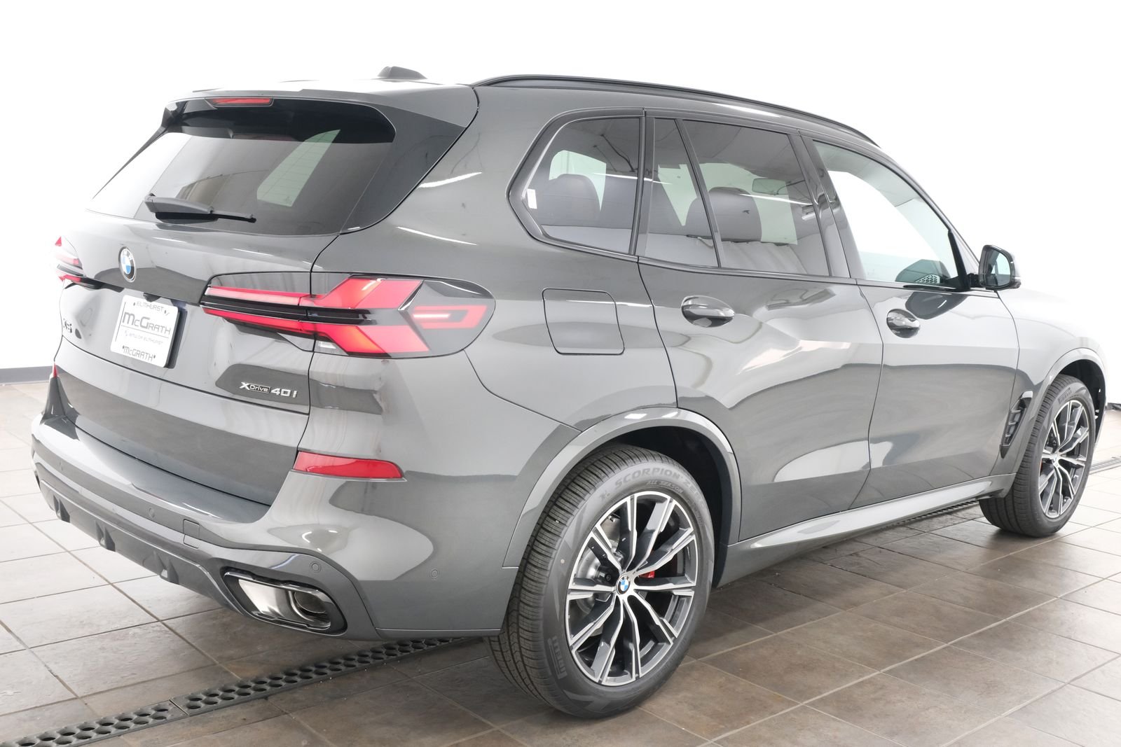 New 2026 Dravit Grey Metallic BMW xDrive40i image 7