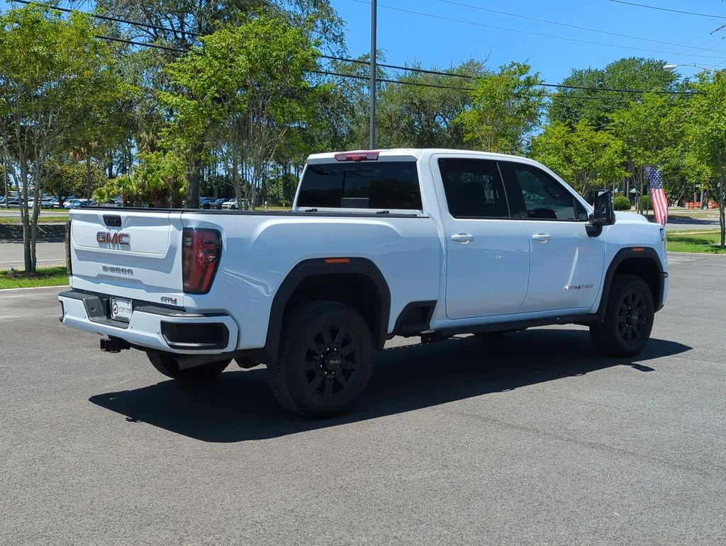 Used 2025 White GMC AT4 image 6
