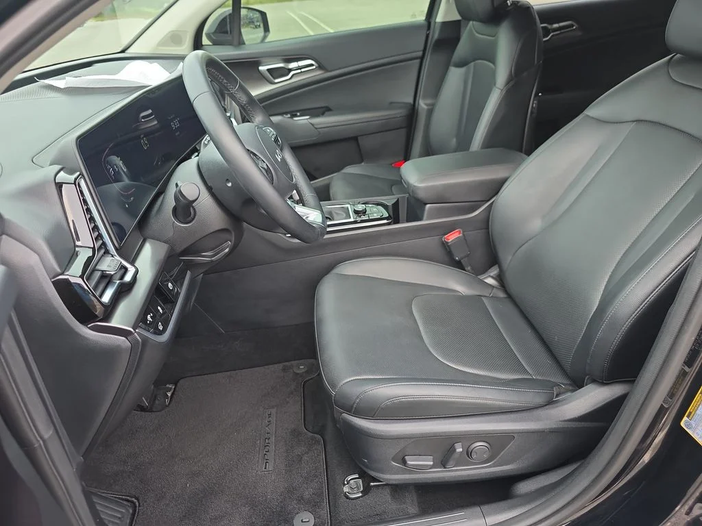 Used 2025 Black Kia EX image 11