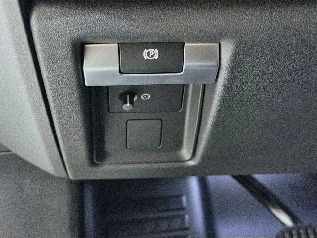 New 2026 Borasco Grey Land Rover X-Dynamic SE image 10