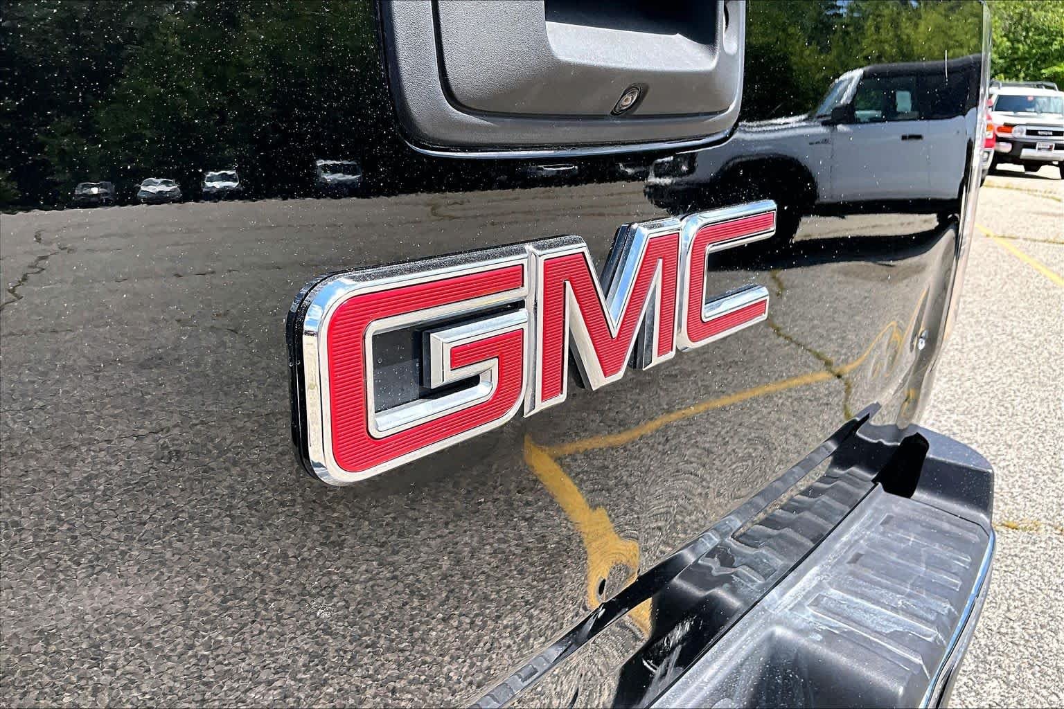 Used 2017 Onyx Black GMC 2WD SL image 33
