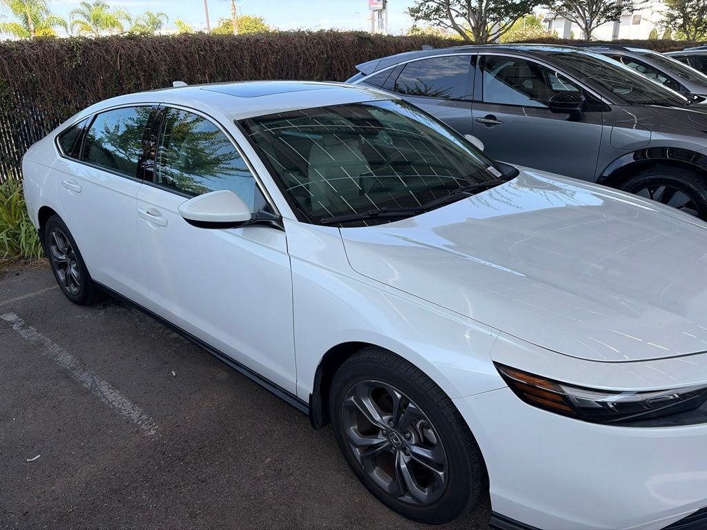 Used 2023 White Honda EX image 30