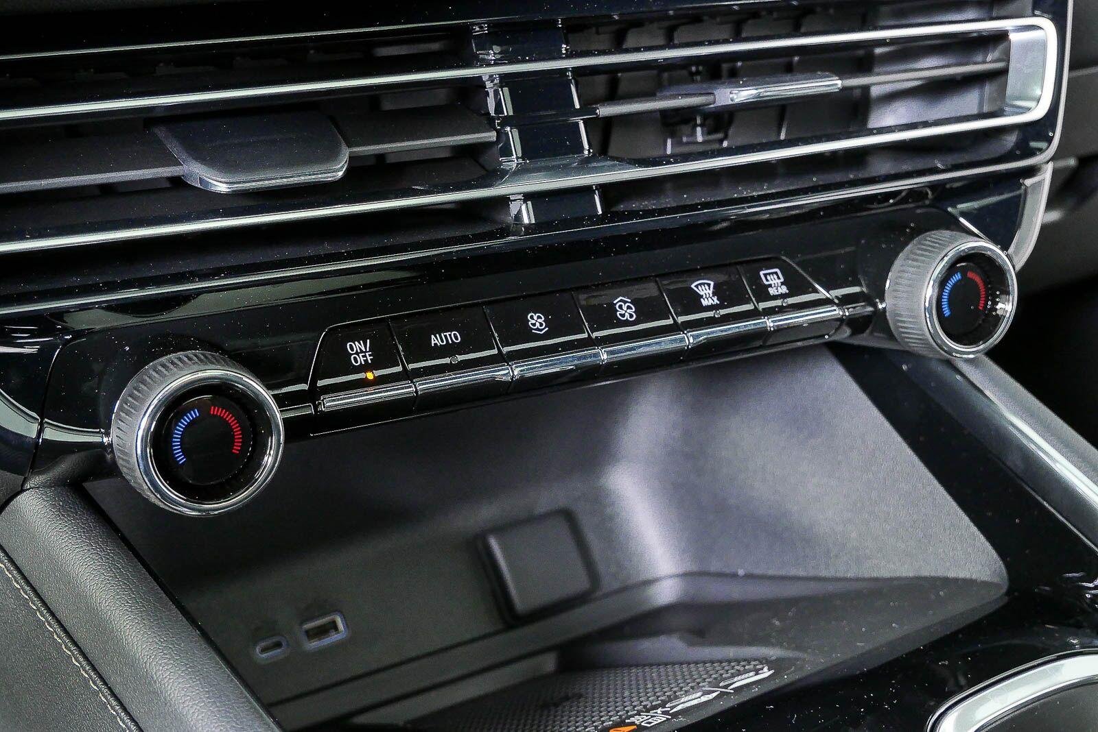 New 2026 Mosaic Black Metallic Chevrolet High Country image 17