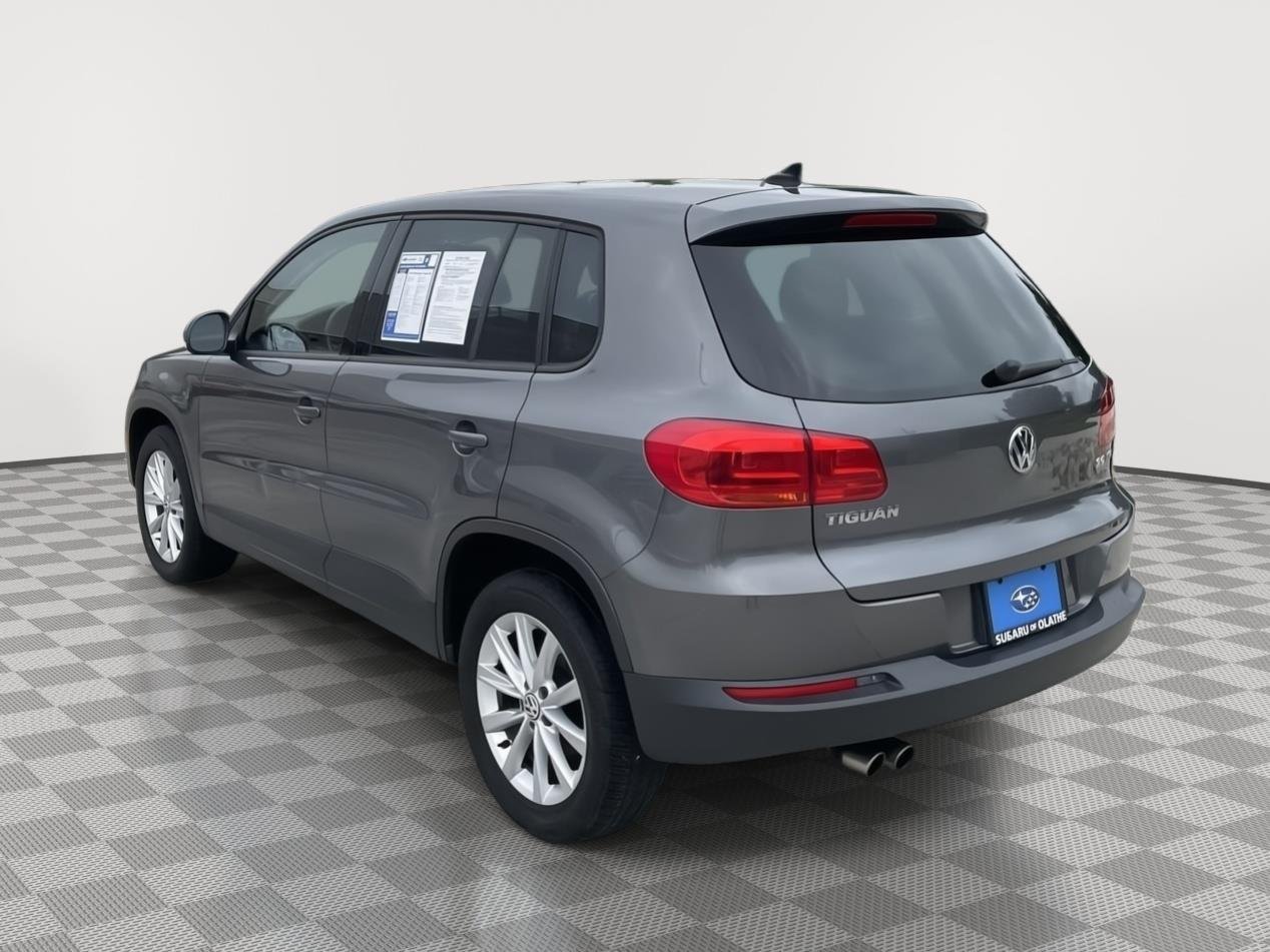 Used 2014 Pepper Gray Metallic Volkswagen SE image 12