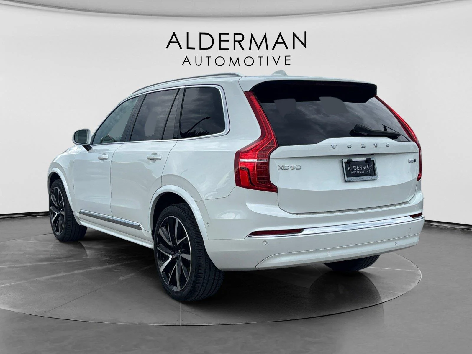 Used 2023 Crystal White Metallic Volvo Plus image 3