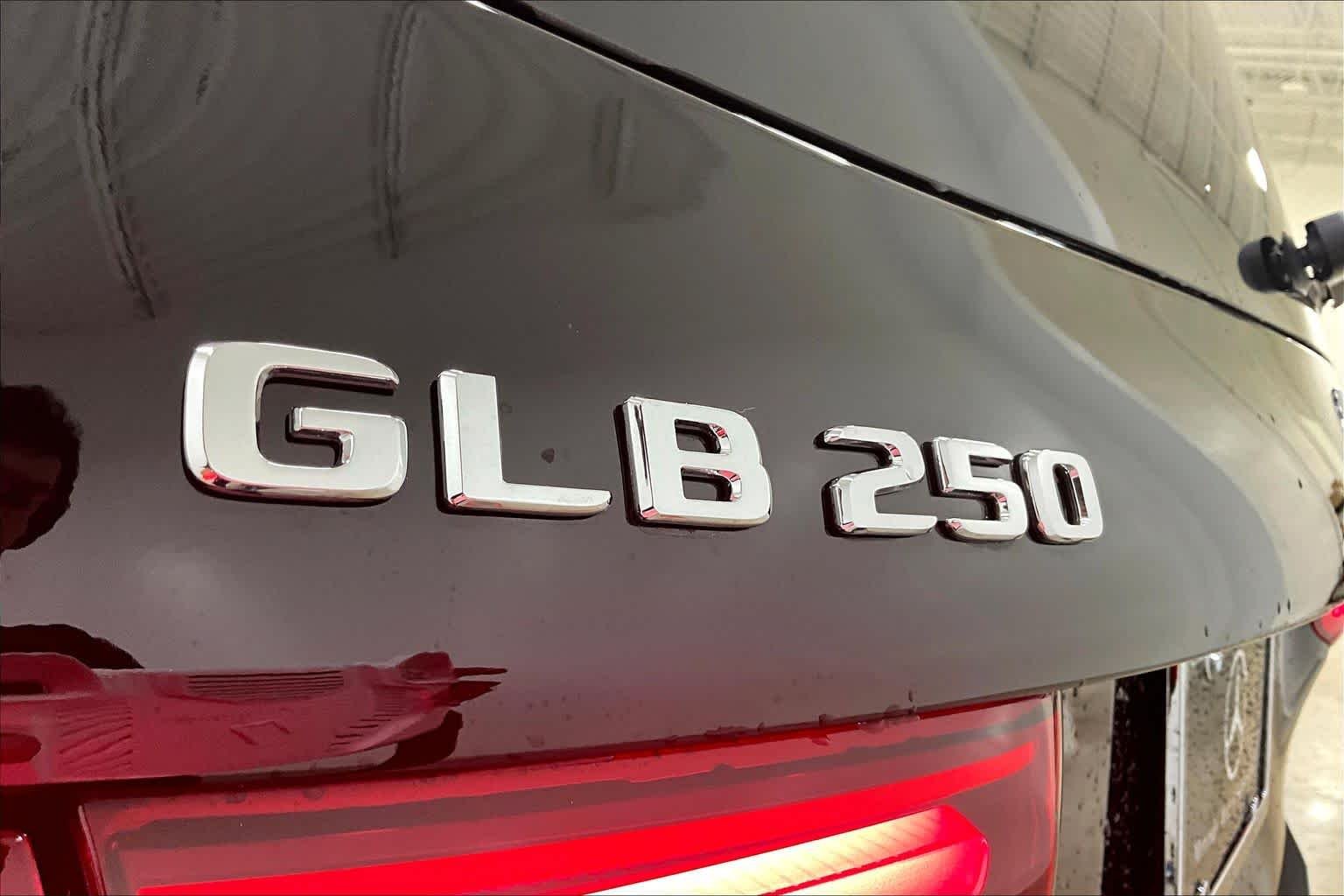 New 2026 Night Black Mercedes-Benz GLB 250 image 15