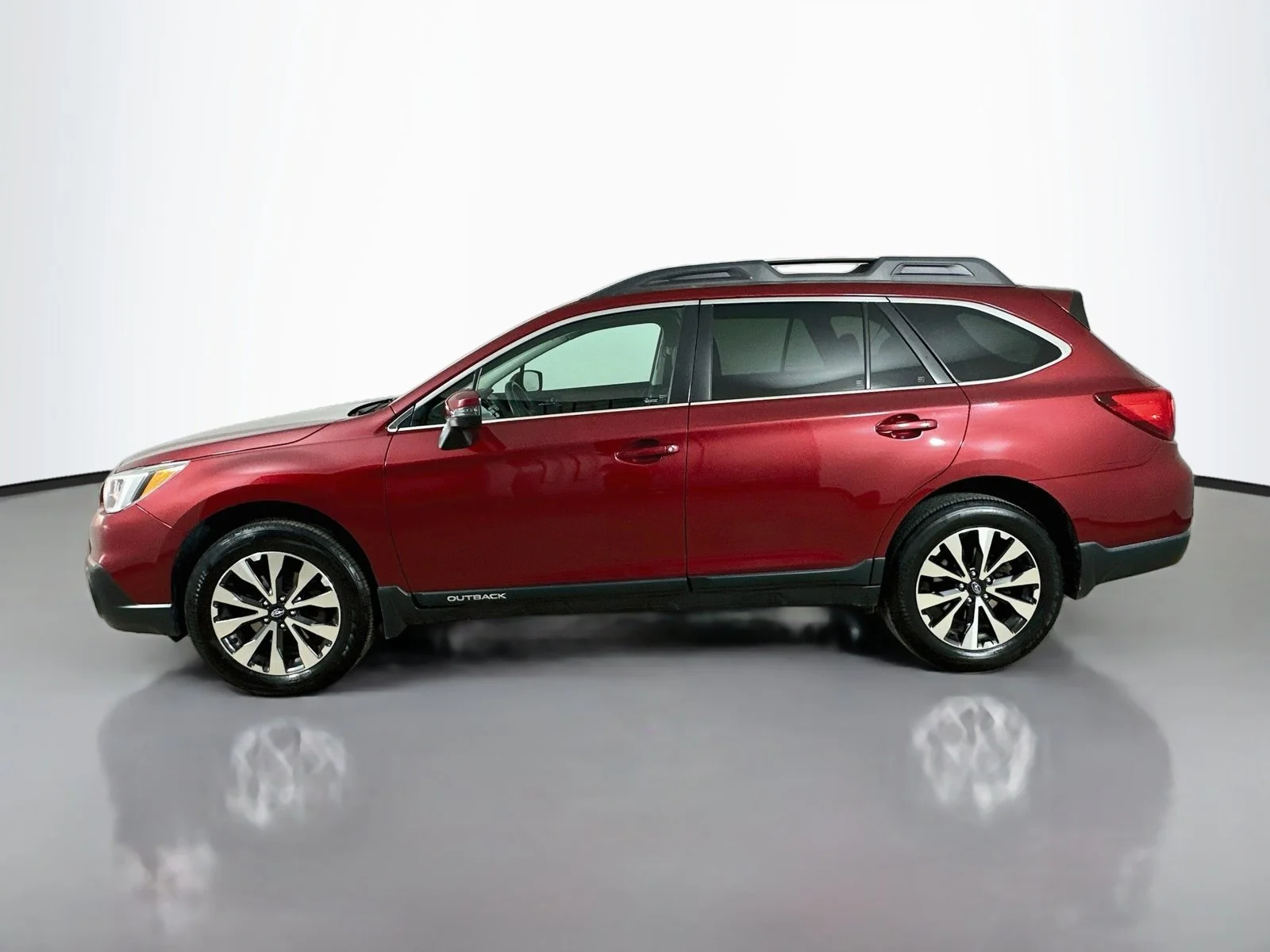 Used 2016 Red Subaru  image 8