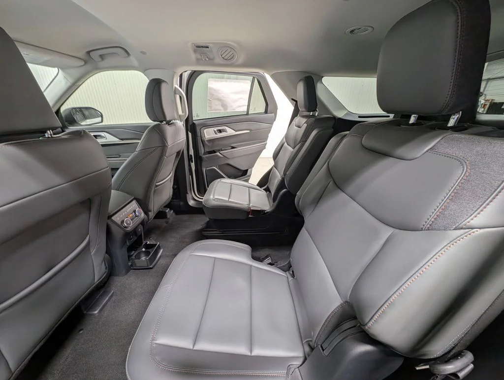 New 2026 Star White Metallic Tri-Coat Ford Active image 14