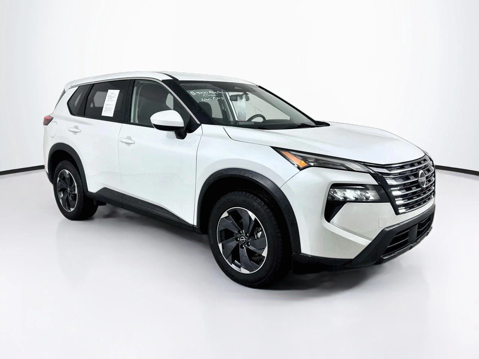 Used 2024 Everest White Pearl Nissan SV image 6