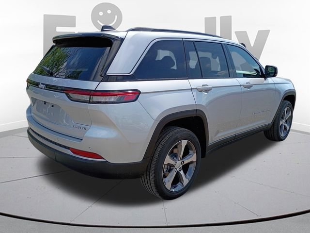 New 2026 Silver Zynith Exterior Paint Jeep Limited image 5