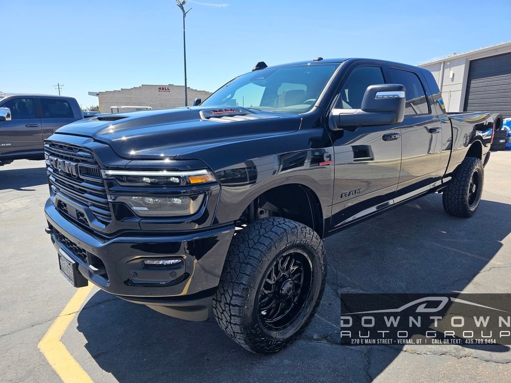 New 2026 Diamond Black Crystal Pearl-Coat Exterior Paint RAM Laramie image 7