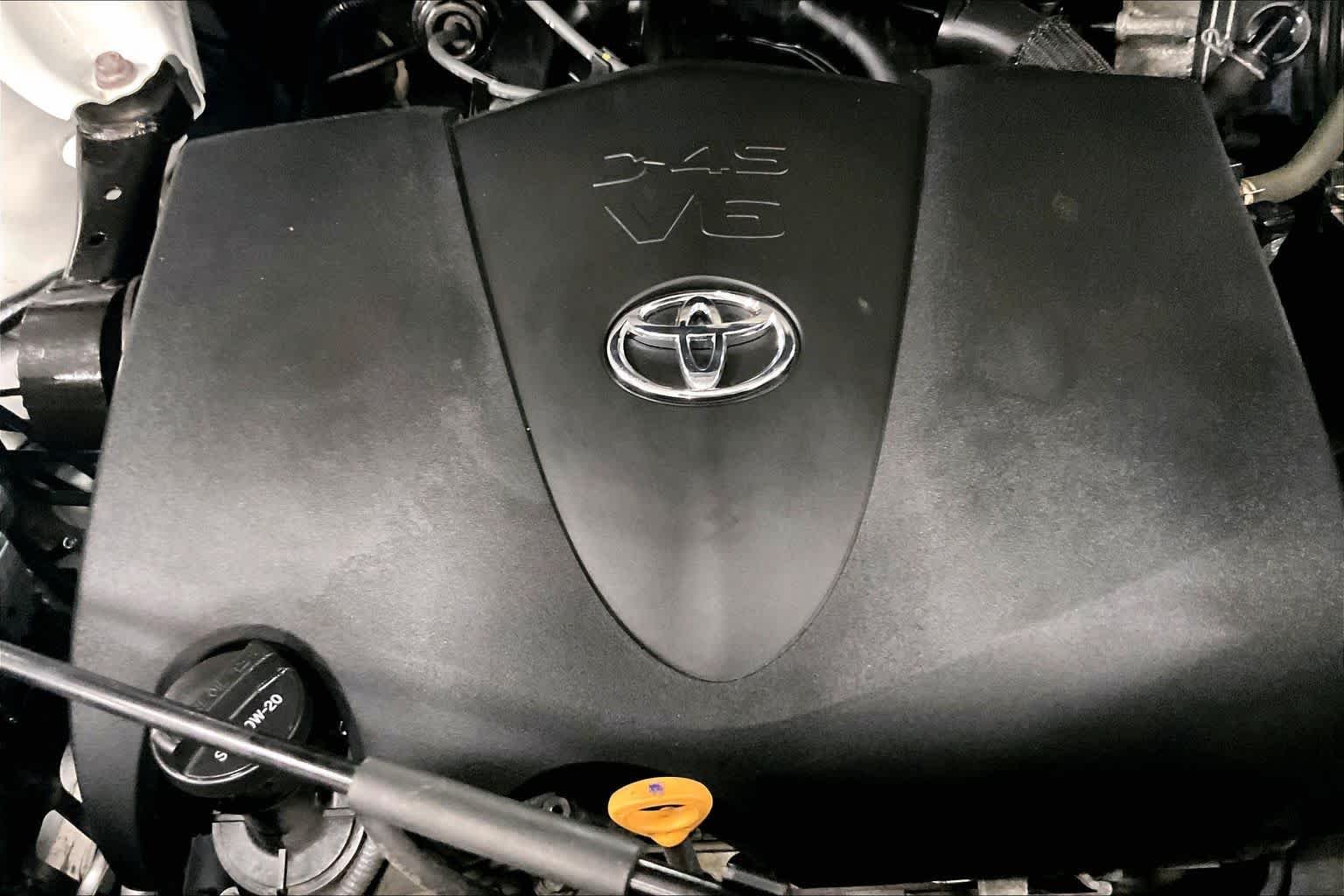 Used 2019 Blizzard Pearl Toyota XLE image 33