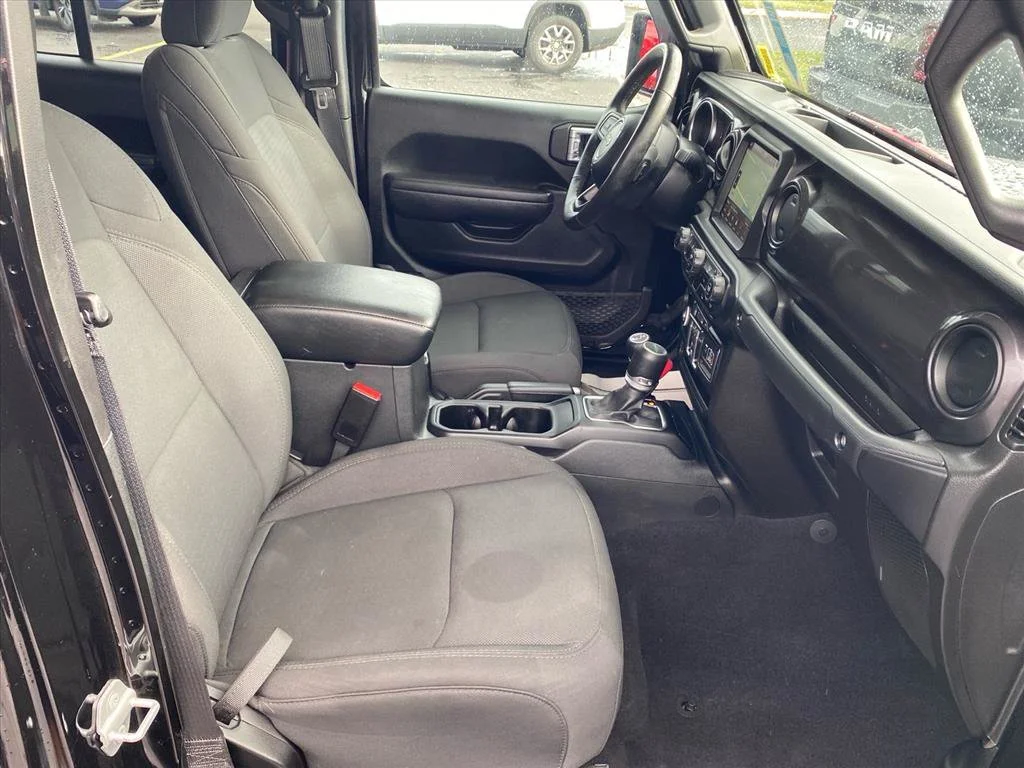 Used 2022 Black Clearcoat Jeep Altitude image 26