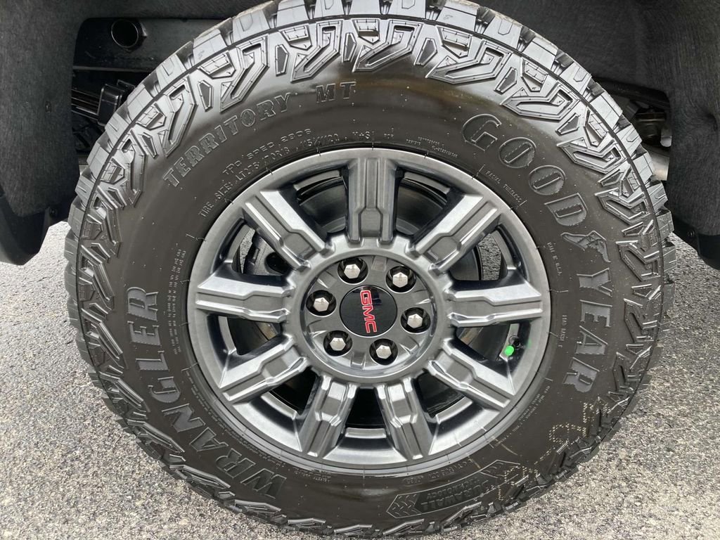 2025 GMC Sierra 1500 AT4X - Photo 10