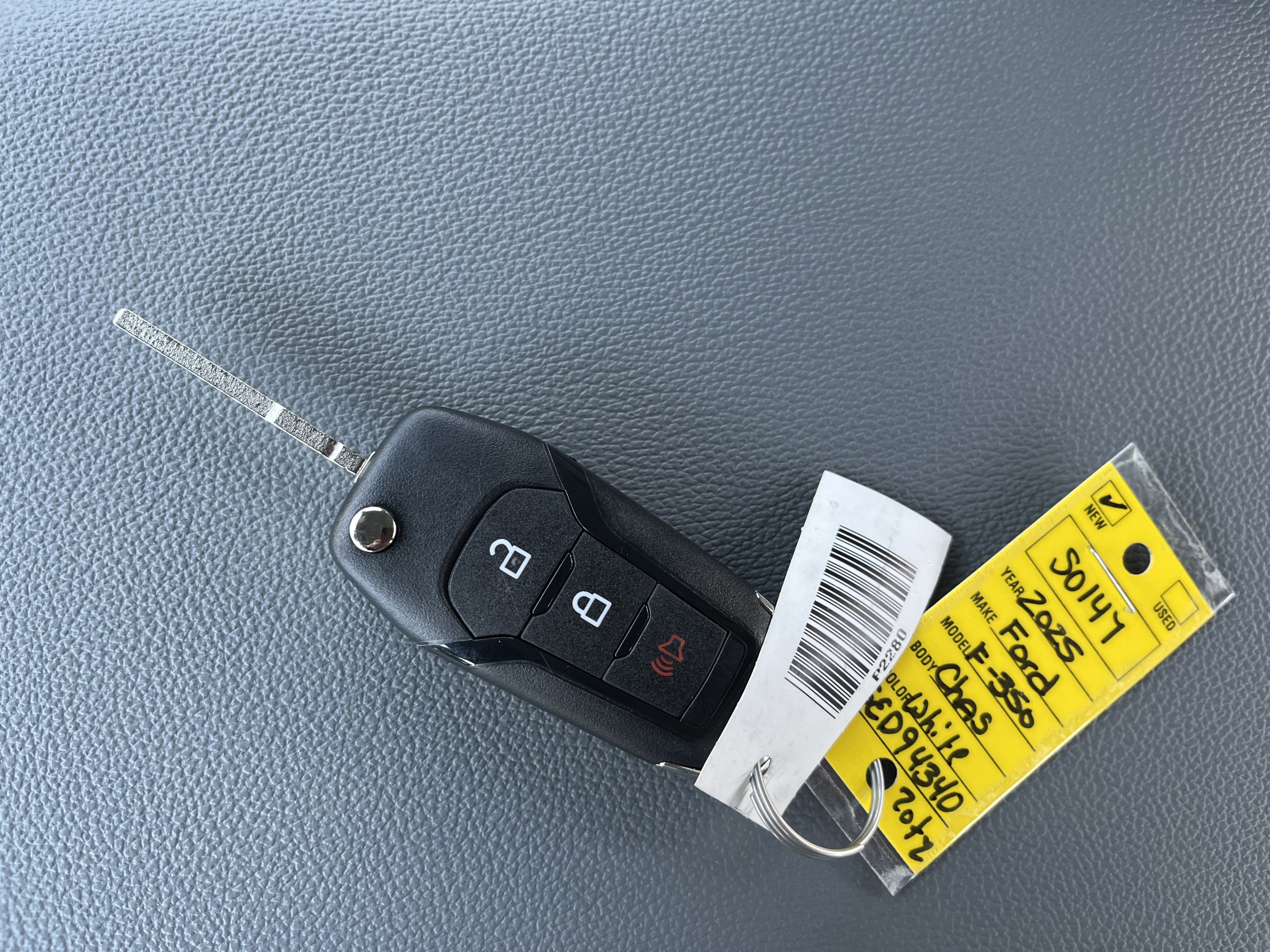 2025 Ford F-350 Super Duty Chassis Cab XL - Photo 26