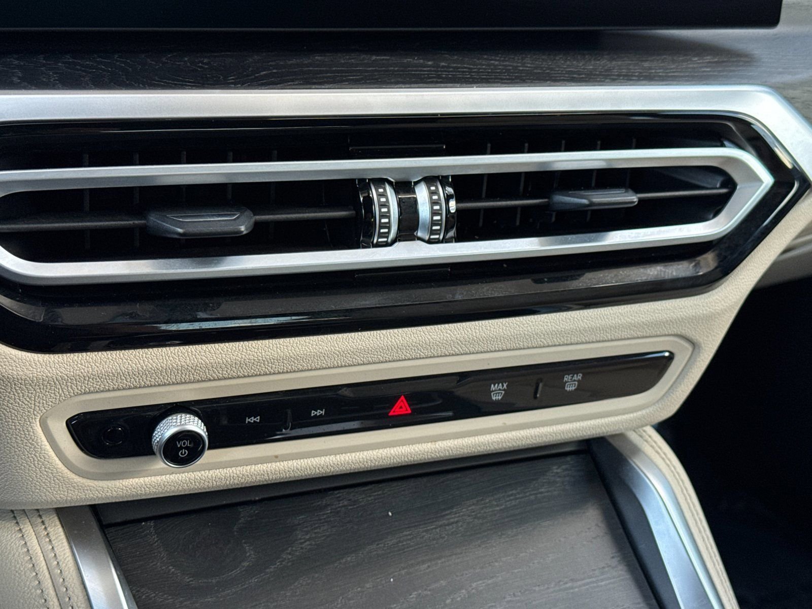 Used 2023 Gray BMW eDrive40 image 19
