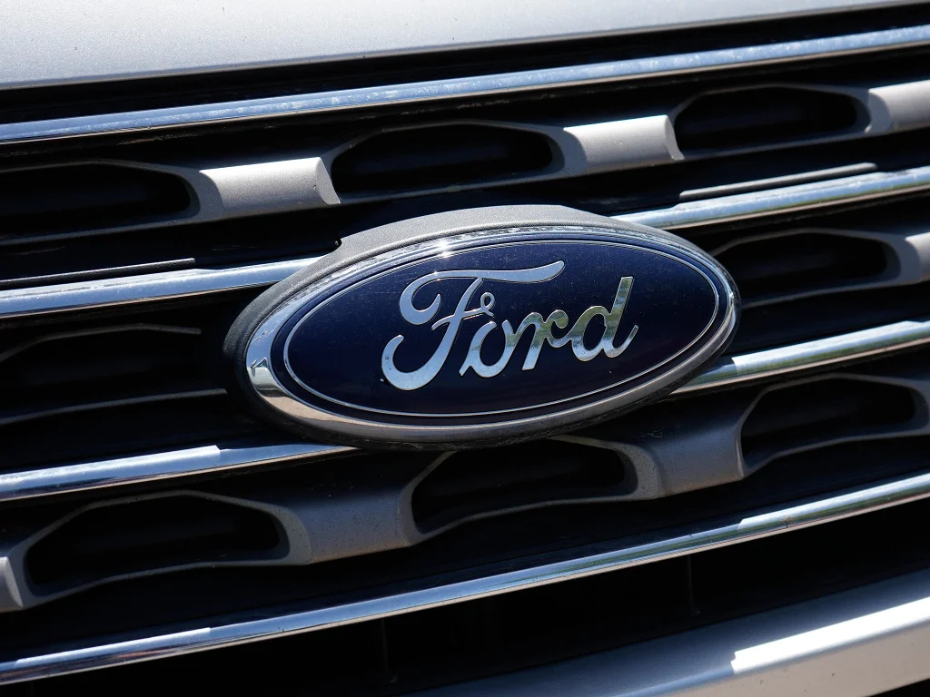 Used 2016 Ingot Silver Metallic Ford XLT image 2