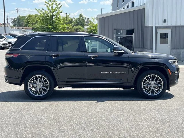 Used 2022 Black Jeep Summit image 14