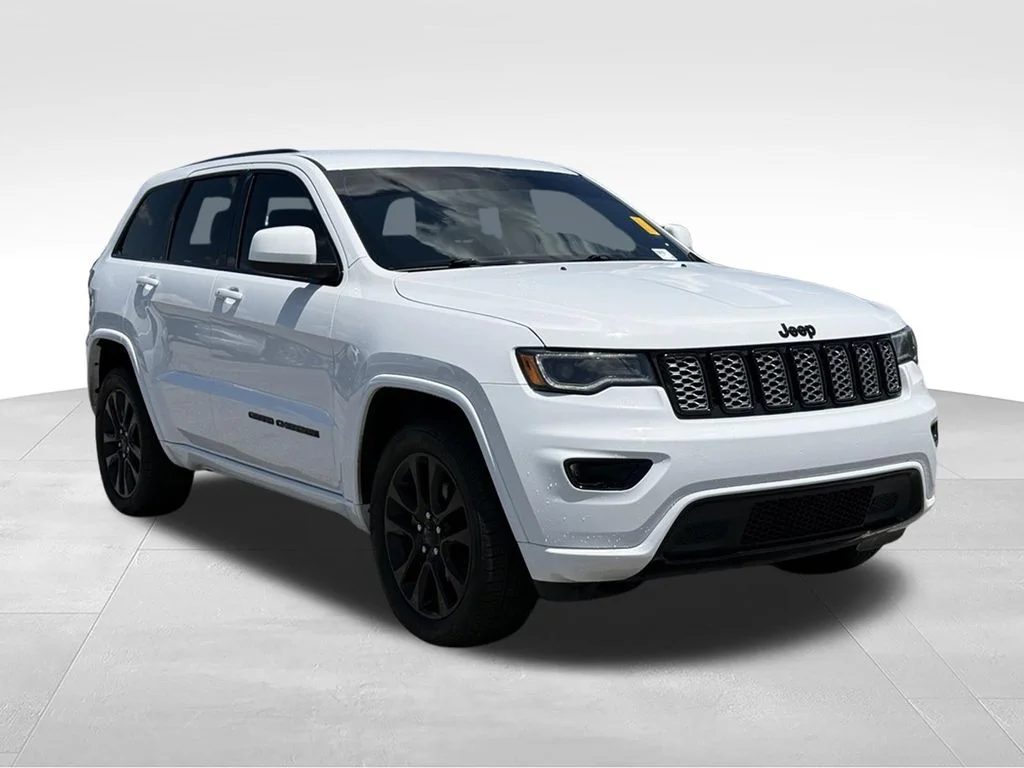 Used 2020 White Jeep Altitude image 28