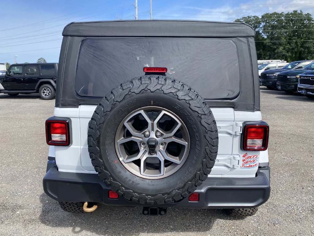 New 2026 Bright White Clear-Coat Exterior Paint Jeep  image 4