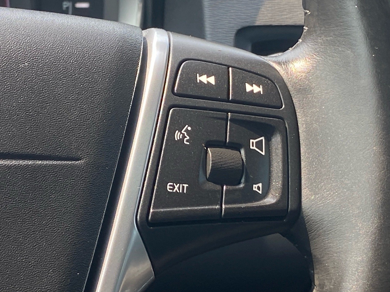 Used 2015 Blue Volvo T5 Premier image 7